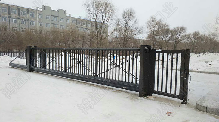 懸浮門，（佳木斯市富錦市迎賓路）建三江第一高級中學(xué)